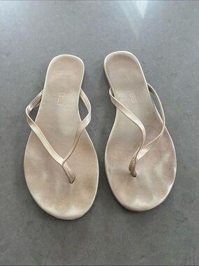 TKEES Light Gold Shimmer leather sandals thongs Size 8